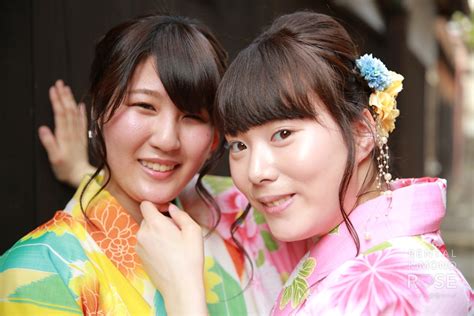 楽しい京都女子旅笑顔が溢れる女同士の壁ドン！ ギャラリー 京都のレンタル着物ローズ：ロケ撮影特設サイト