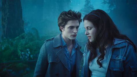 Bella/Edward Twilight trailer 3 HQ - Edward and Bella Image (2556841 ...