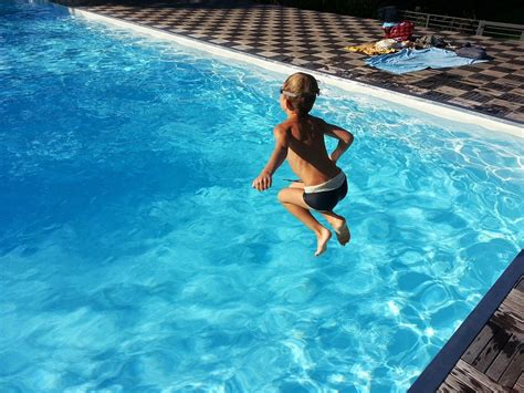 Chlorine is continuously consumed in the pool, and different factors determine the chlorine consumption, including bathing frequency, water if organic chlorine (weekly chlorination) is used, cyanuric acid accumulates in the pool. Disinfect a Swimming Pool Without Chlorine Risks - Extreme ...