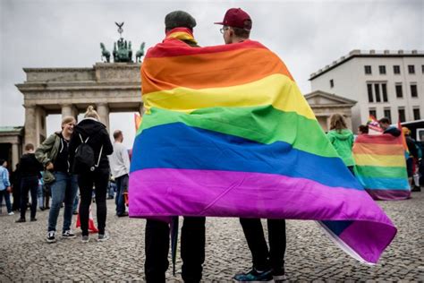 Conservative Leader Urges Bavaria To Challenge Same Sex Marriage Law