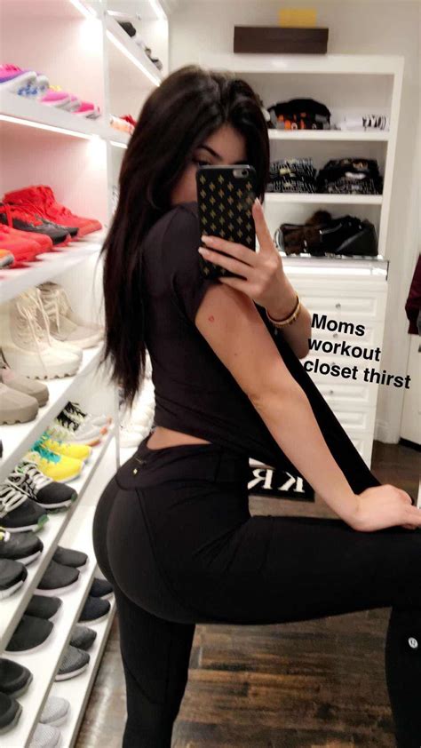 Throwback To Her Thirst Snaps Of Kylie Jenner NUDE CelebrityNakeds Com