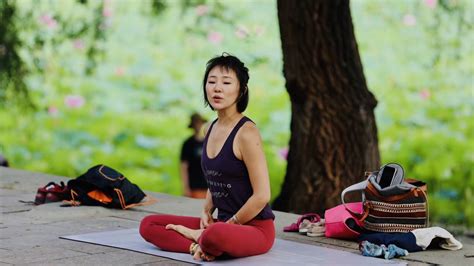 Outdoor Yoga The Chic New Hobby In Chinas Big Cities Cgtn