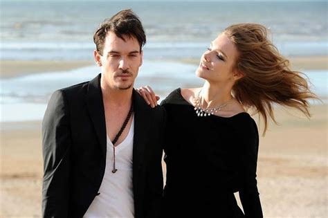 Lamour Selon Jonathan Rhys Meyers Et Natalia Vodianova à Laffiche De