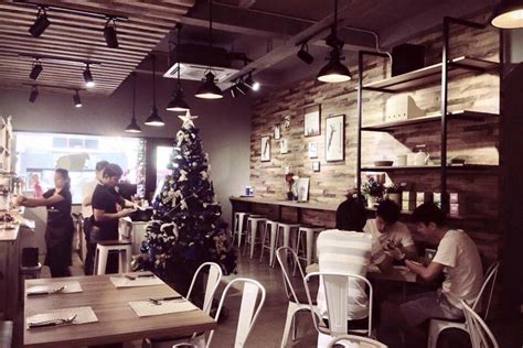 We've listed some of the best cafes in town for café hoppers these cafes listed below are perfect for breakfast, brunch, dessert and coffee. 3 Bags Full Cafe @ Kota Damansara | Interior Design ...