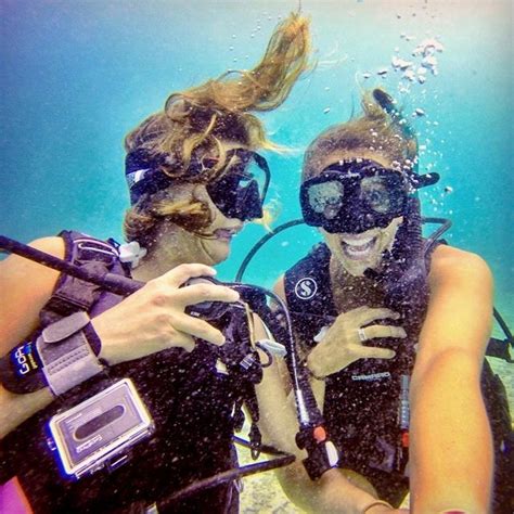 Pin By Johnny On Underwater Freedom Scuba Girl Underwater Fun Scuba Diving