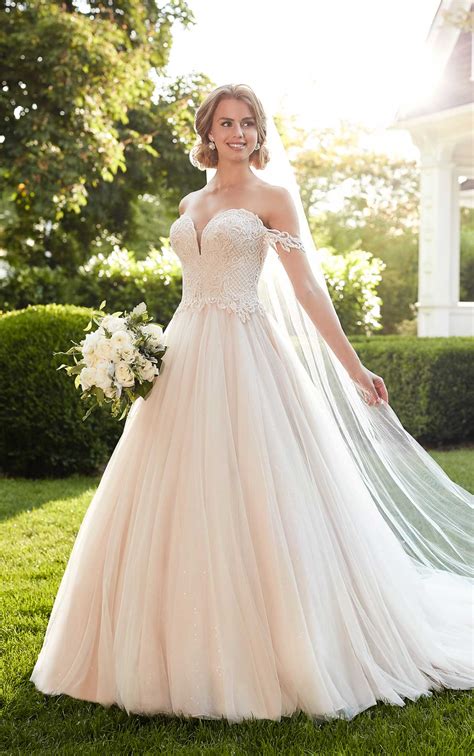 She was originally known as princess toadstool outside of japan until 1993, when the name peach appeared in the game yoshi's safari. Dreamy Princess Ballgown Wedding Dress | Martina Liana ...