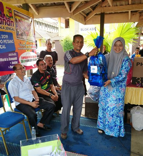 The term majlis is used to refer a private place where guest are received and entertained. KC Merasmikan Majlis Penutup Karnival Kokurikulum ...