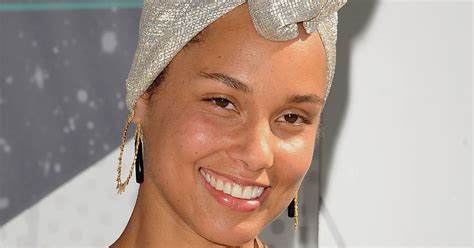Alicia Keys Took Her Nomakeup Pledge To The Bet Awards And Looked Absolutely Gorgeous