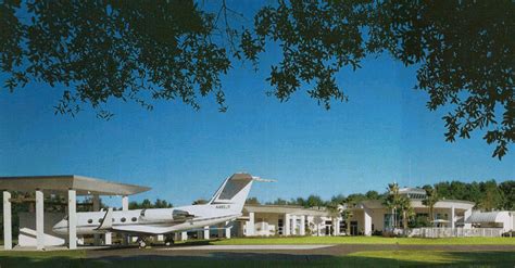 John Travolta S M House In Florida Has Everything Including A Private Airport Daily