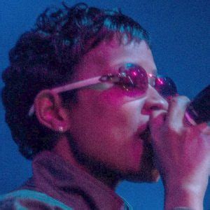 As of 2017, she is one of the most popular artists in the r&b genre and has been going on producing and writing music. Dej Loaf Net Worth (2020), Height, Age, Bio and Real Name
