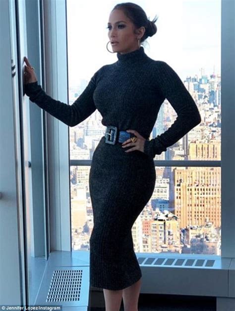 Jennifer Lopez Displays Impossibly Tiny Waistline In Nyc Daily Mail