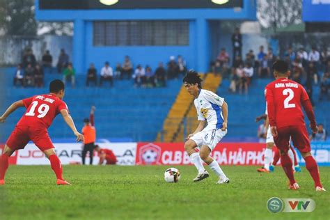Cầu thủ hai đội đã xô xát sau khi tuấn anh bị arhan vào bóng bằng gầm giày. Tuấn Anh sang Hàn Quốc, được bác sĩ nổi tiếng chữa trị ...