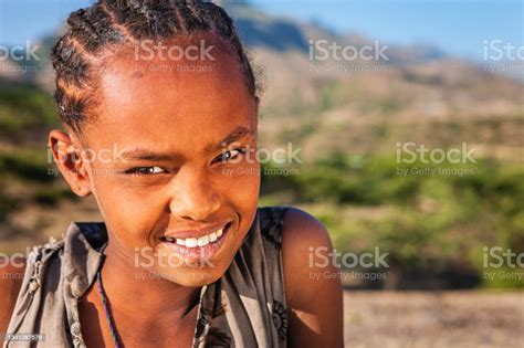 photo libre de droit de portrait dune jeune fille africaine afrique de lest banque d images et