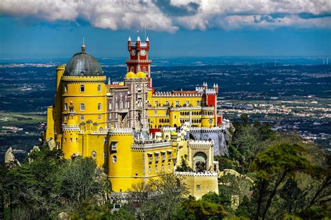 It is important to stress that the museu nacional, despite having lost a significant part of its collection, has not lost its ability to generate knowledge . Malerischer Palacio Nacional da Pena nahe Lissabon ...