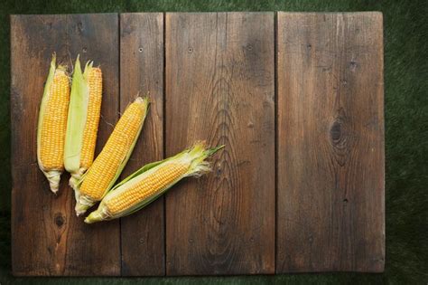 Boil the corn until the kernels turn bright yellow and are crisp tender, 4 to 5 minutes. How Long Does It Take to Cook Fresh Sweet Corn? | Corn ...