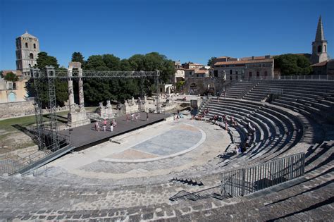 Make sure to visit the cryptoportico and the sanctuary where vincent van gogh painted some of his best paintings. Arles - theatre romain | Regard sur le monde par la photo