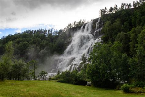 Also called trollafossen) is a waterfall in voss municipality in vestland county, norway. Tvinnefossen (Voss) - European waterfalls