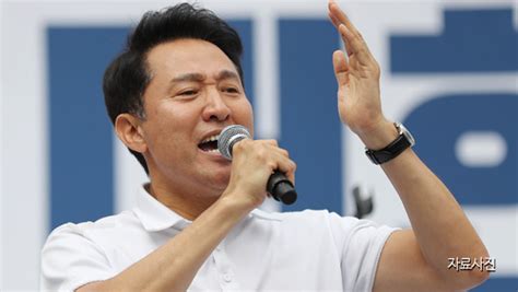 민경욱, 투표용지 공개하며 부정 개표 주장 기표 없는 사전투표용 비례투표용지 발견 선관위 민경욱 공개 투표용지 분실된 것 구리. 선관위, '선거구민 120만원 제공' 오세훈 고발…오세훈 "명절 수고비"