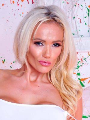 Lucy Zara Taille Poids Mensurations Age Biographie Wiki