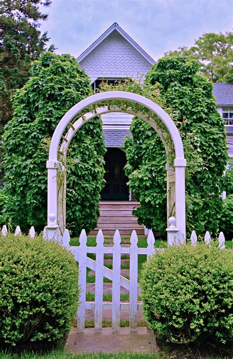 9 Charming Garden Gate Ideas For Your Yard Town And Country Living