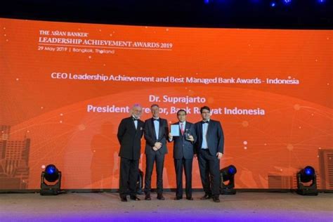 Bos Bri Raih Penghargaan Dari The Asian Banker