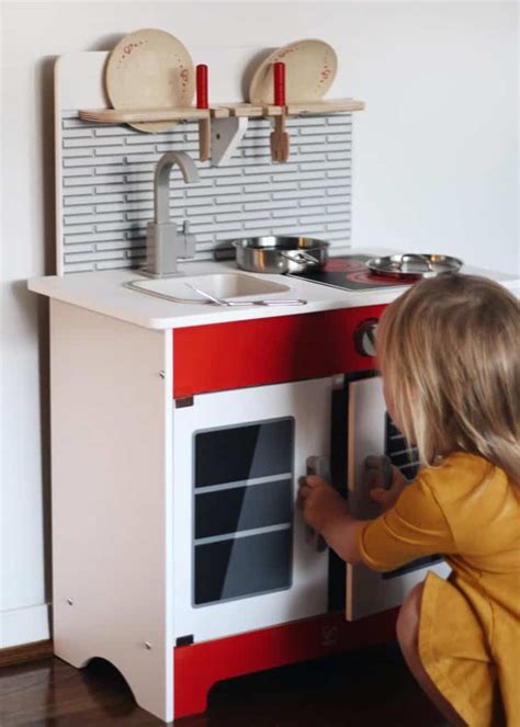 Here is a review of the hape play kitchen set for toddlers. Holiday Gift Guide for Preschoolers 2017 | Blue And Hazel