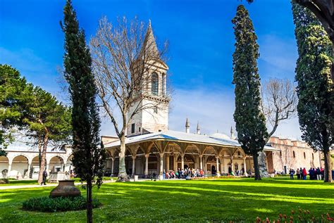 Topkapi Palace In Istanbul Explore The Old Headquarters Of The