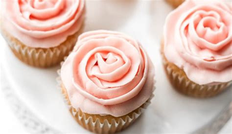 It also shows up on the ingredient lists of some packaged frostings and icing mixes.â meringue powder is a. Substitute for Meringue Powder in Buttercream and Frosting - KeepSpicy