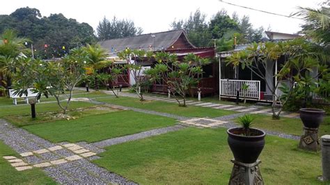 Cenang mall and oriental village are worth checking out if shopping is on the agenda, while those wishing to experience the area's natural beauty can explore pantai cenang beach and tengah beach. The Cabin Langkawi @ Jalan Pantai Cenang - 15 July 2013 ...
