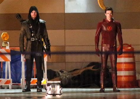 New Leaked Photo For The Flash Reveal Season Finale Triple Threat Match