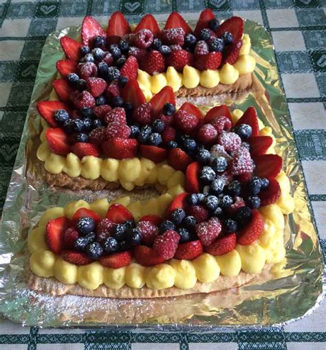 Maybe you would like to learn more about one of these? Crostata a forma di numero ai frutti di bosco