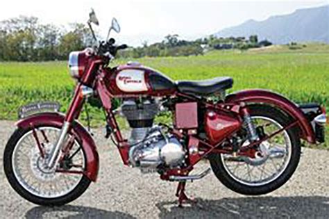 The 2012 royal enfield bullet c5 military model. 2010 Royal Enfield Bullet C5 Classic Road Test | Rider ...