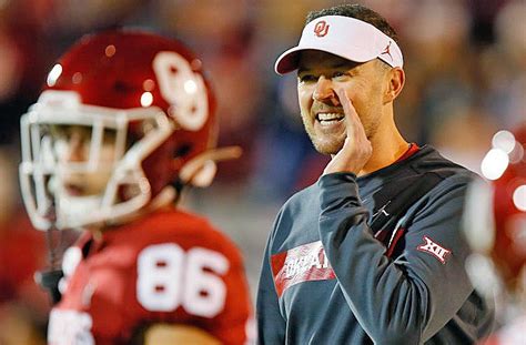 Oklahomas Lincoln Riley Reportedly Turned Down Eagles Head Coaching