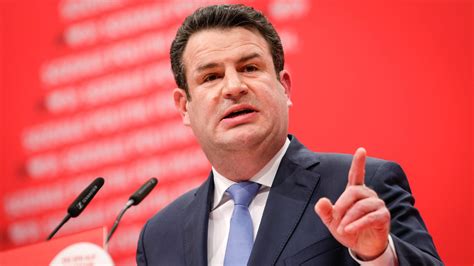 Rente Arbeitsminister Hubertus Heil geht von kräftigem Anstieg aus