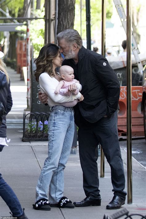 Alec Baldwin Gives Wife Hilaria A Tender Kiss Goodbye In Front Of A Camera Crew Daily Mail Online
