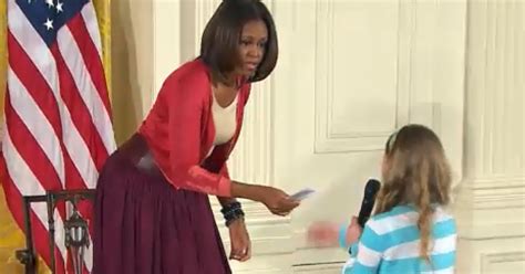 Young Girl Stuns Michelle Obama With Jobless Dads Resume At White