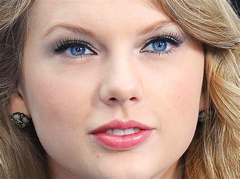 Taylor Swifts Eyes Taylor Swift Eyes Close Up Pictures And Images