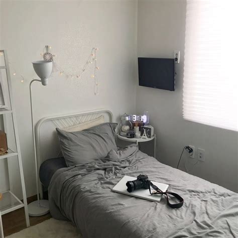 Super cool dude, majorly hit it off creatively. 𝗽𝗶𝗻𝘁𝗲𝗿𝗲𝘀𝘁: 𝗵𝗼𝗻𝗲𝗲𝘆𝗷𝗶𝗻 | Apartment decorating livingroom ...