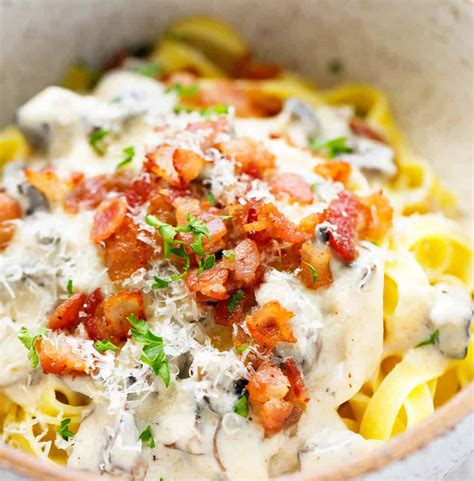 Tagliatelle pasta with bacon and mushrooms