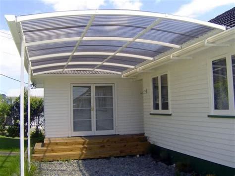 Canopy kaca merupakan produk kaca overhead yang menawarkan perlindungan dari sinar matahari berbahaya atau dari tetes hujan yang dingin. Kanopi