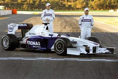 Formel 1, f1, dtm, wagen,fotos, bilder, ergebnisse, weltmeisterschaft, autos, modelle, motorsport,tourenwagen, informationen, geschichte, news, verkauf, spielzeug, sammeln, sammlung, ferrari, benetton, williams, bmw, jordan, renault, mercedes, daimler, benz, honda, toyota. Formel-1-Wagen 2009: Alles gleich anders - DER SPIEGEL