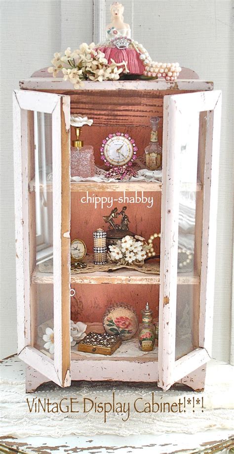 Adding a corner cabinet to a room can instantly save you space and also spice up your decor. ChiPPy! - SHaBBy!: Oh Sooooo SHaBBy!!! ViNtaGe Curio ...