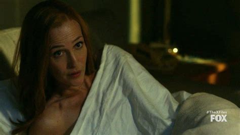 Pin By Maelyne Licois On Gillian Anderson X Files Gillian Anderson