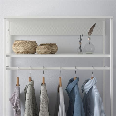 Du trenger ingen verktøy, systemet monteres med klemmefester oppe og nede på. PLATSA Åpen seksjon for hengende klær - hvit - IKEA