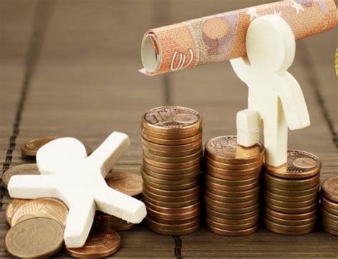 Con l' orario di apertura pomeridiana prolungato e quello del sabato mattina, intesasanpaolo mira a dare una nuova veste ai servizi bancari e. Banche-reti, così sono cambiate le commissioni ...