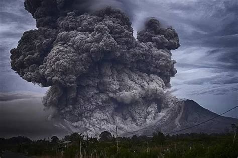 Mengulik Sejarah Gunung Krakatau Letusan Dahsyatnya Memisahkan Pulau