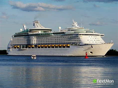 Photo of VOYAGER OF THE SEAS (IMO: 9161716, MMSI: 311317000, Callsign ...