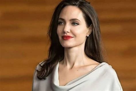 Goodwill ambassador to acclaimed filmmaker, actress angelina jolie underwent a series of. Se publicó una fotografía de Angelina Jolie nunca antes ...