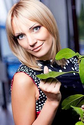 Amazing Single Women From Ukraine Nikolaev Oksana 37 Yo Hair Color