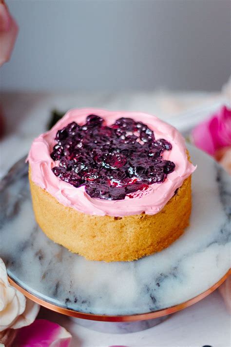 Cream butter and sugar until light & fluffy 3. Blueberry sponge cake with passion fruit frosting | Dolci